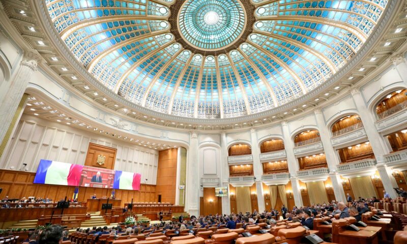 Parlamentarii dezbat luni două moțiuni simple AUR împotriva miniștrilor Transporturilor și Energiei