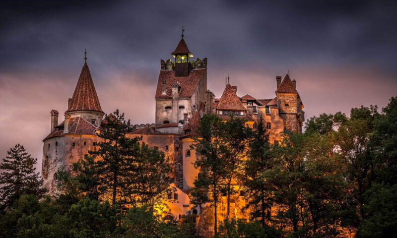 Unde te poți bucura de magia Halloween-ului în România. Patru destinații înfricoșător de atractive