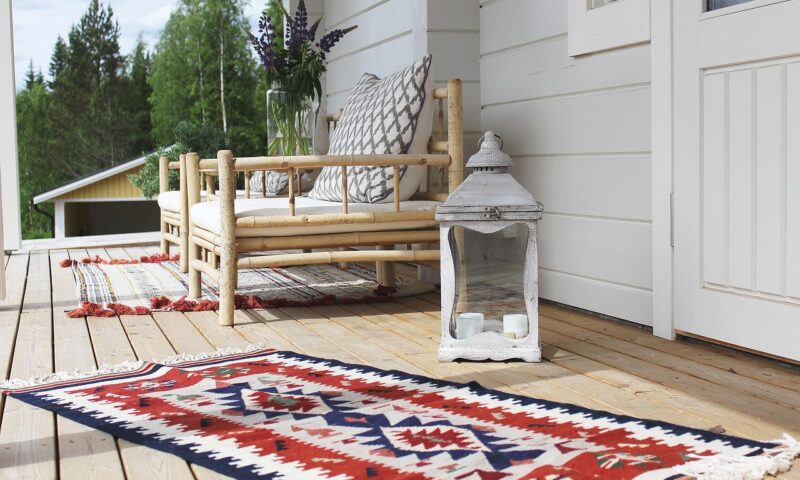 Cum scapi rapid de petele de cafea și ceai de pe covor cu o băutură banală