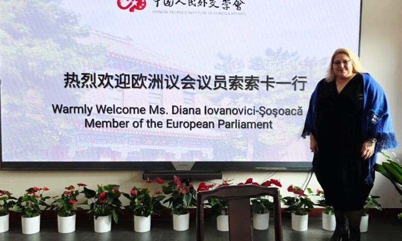 Șoșoacă, turneu între două dictaturi. După vizita „istorică” în Rusia, a zburat în China