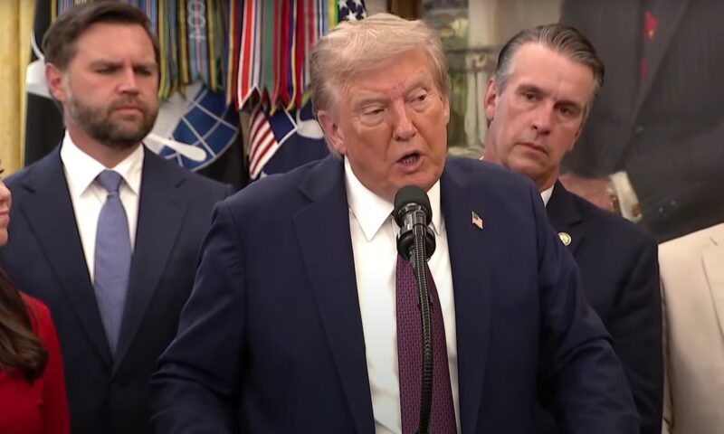 Trump, de acord cu inițiativa lui Putin privind limitarea armelor nucleare