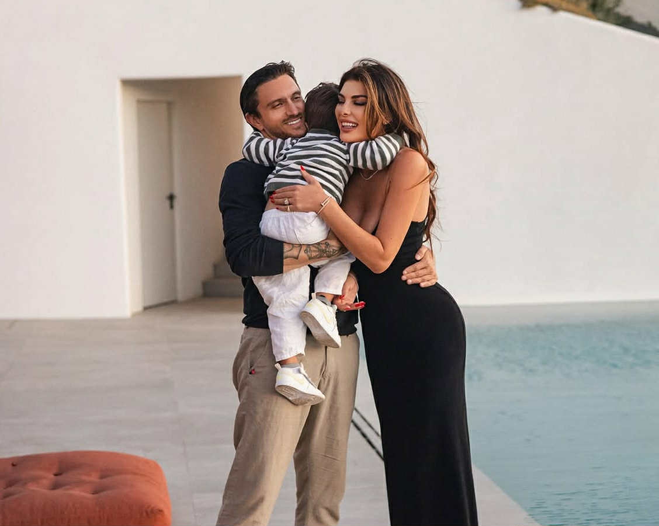 Dragoș Săvulescu, Angela Martini și fiul lor.v1