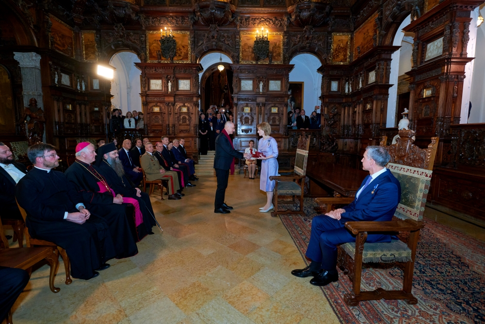 Trei studenți din Republica Moldova, distinși cu burse ale Familiei Regale a României