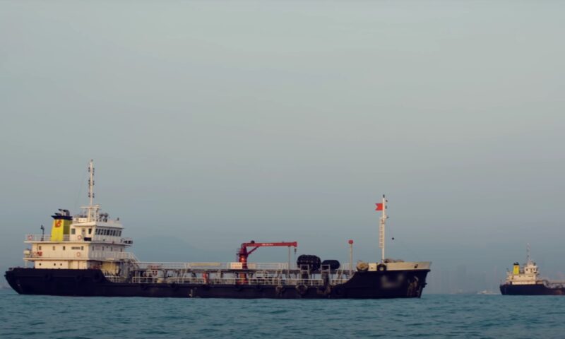 Flota fantomă a Rusiei poluează apele europene sub ochii autorităților. Investigație Politico