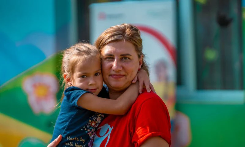 Muncă în străinătate, dor de casă: mamele nu găsesc alternative în România