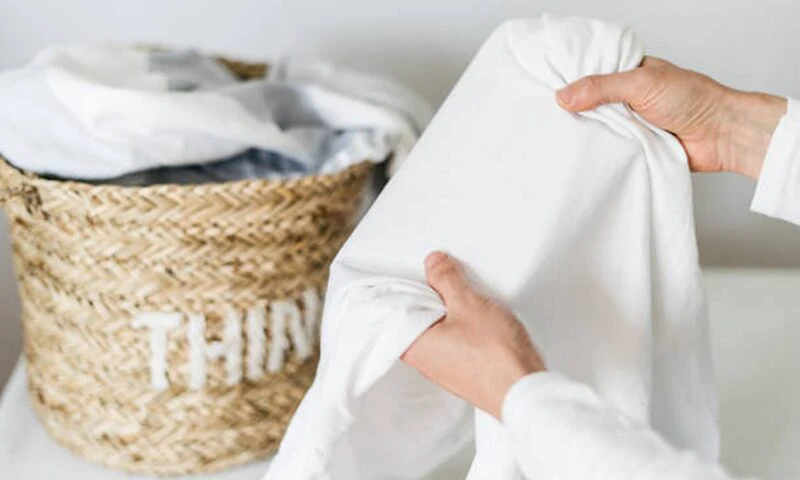 Cum îți menții hainele albe impecabile, fără înălbitor