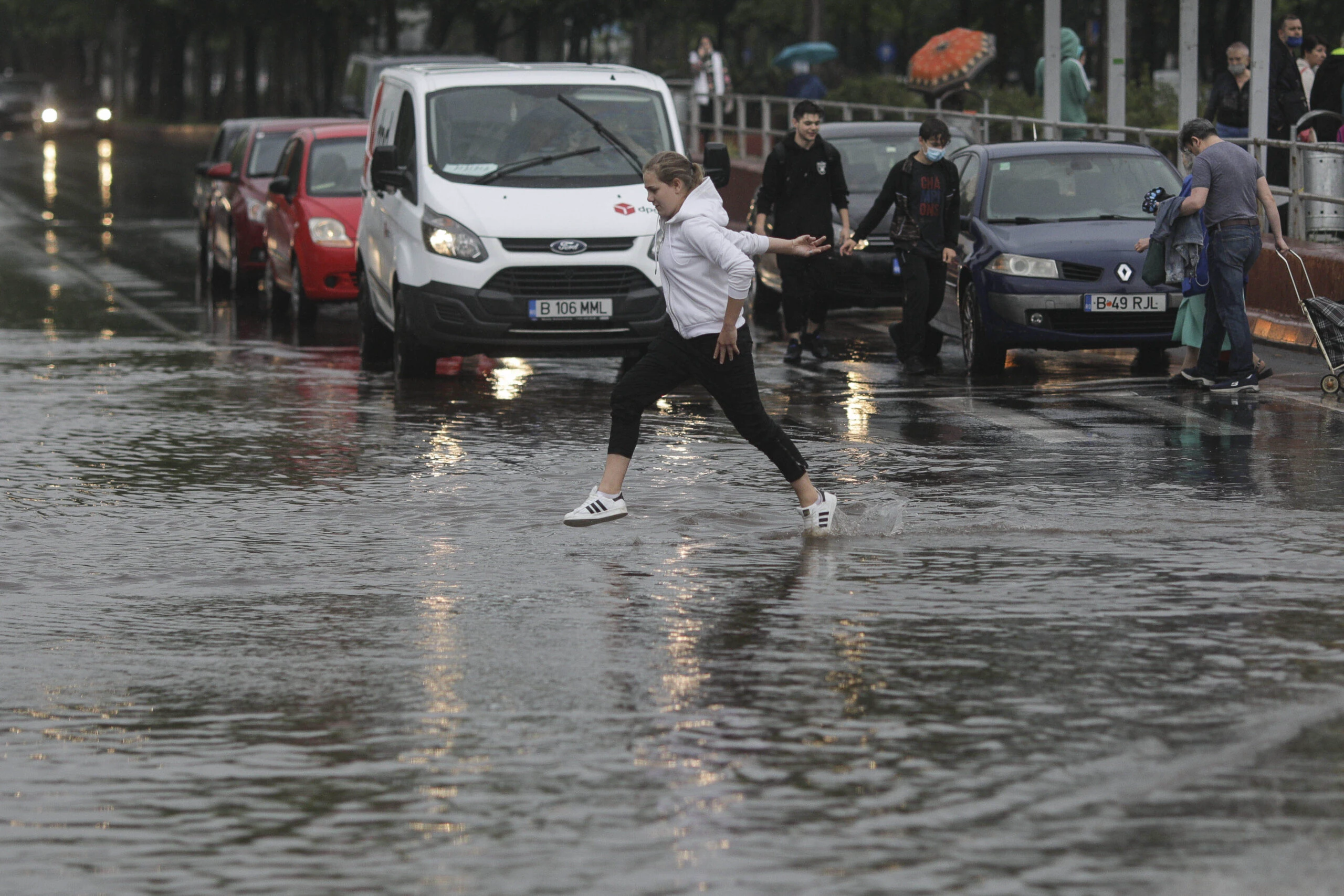 Inundații, Cod Roșu, vremea, ploaie, ANM