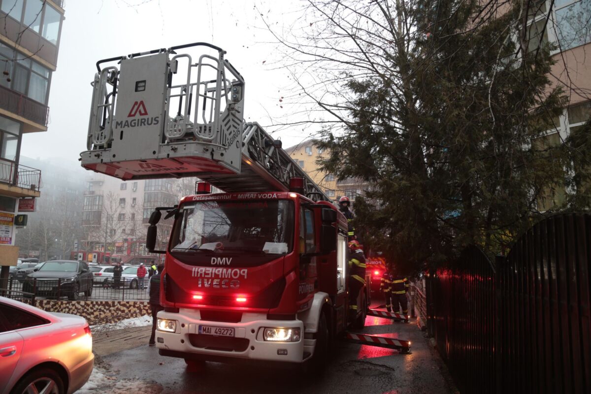 Bilanț ISU București-Ilfov după furtuna din Capitală. Sute de intervenții, pagube materiale serioase