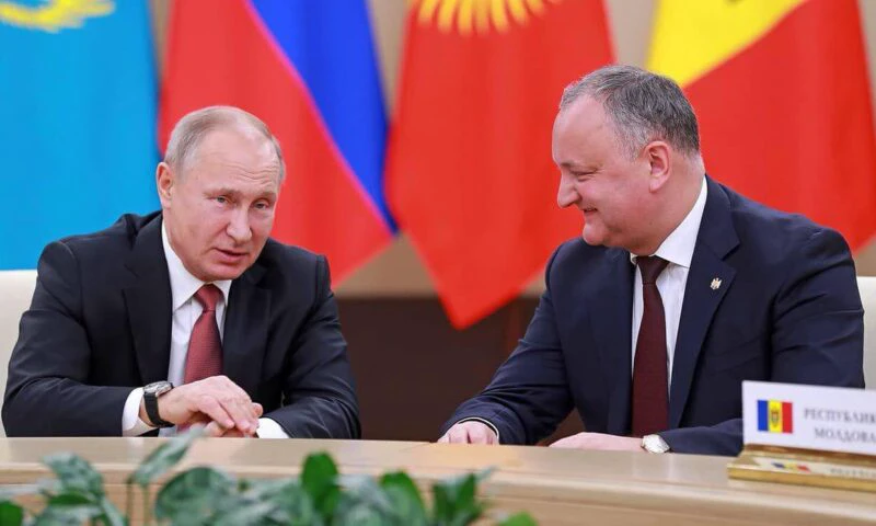 Igor Dodon continuă să-i facă Moscovei pe plac. Ce i-a promis ambasadorului rus la Chişinău