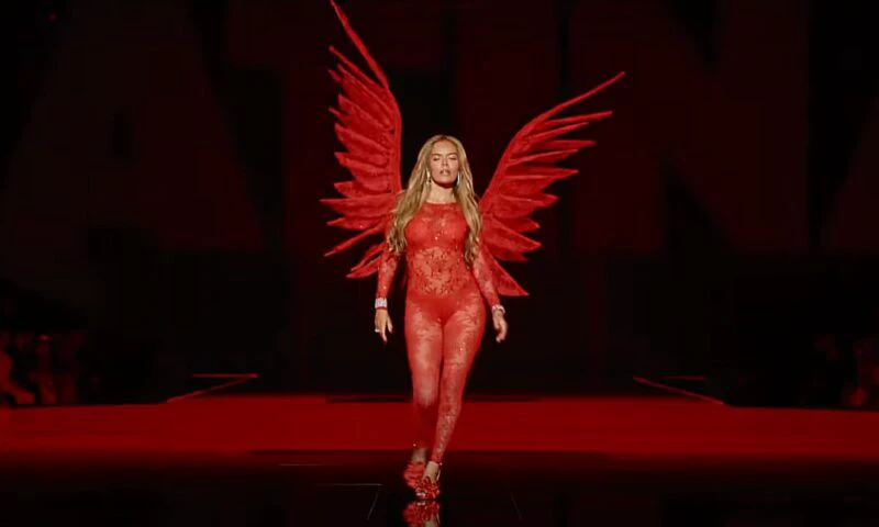 Modele legendare la Victoria’s Secret Fashion Show 2025. Debut pentru frumoasele Angel Reese și Suni Lee