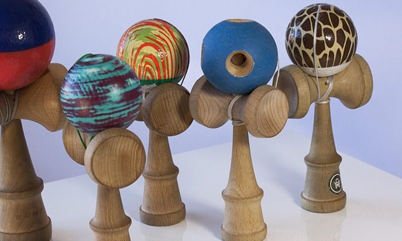 Atenție de unde cumpărați kendama! Luna cadourilor plină de țepe