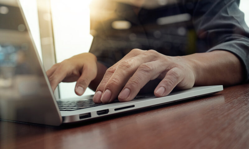 ANCOM: România pierde anual zeci de milioane de euro din cauza evenimentelor sportive retransmise ilegal