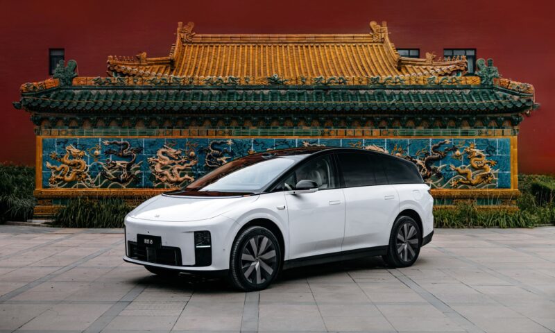 Revoluție pe piața mașinilor electrice: modelul chinezesc care ar putea detrona Tesla