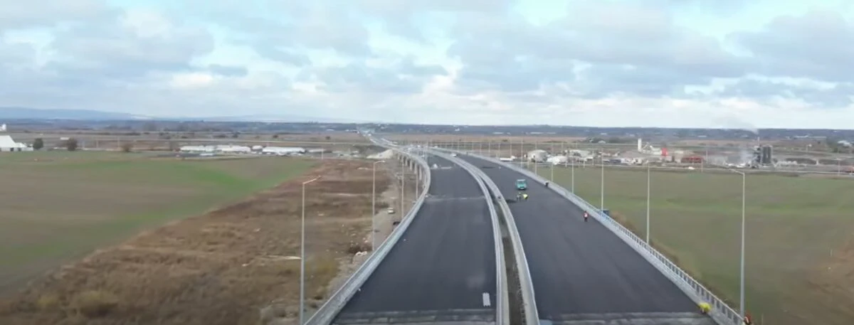 Ultimul tronson al autostrăzii A7, gata în proporție de 85%. Când ar urma să fie deschis