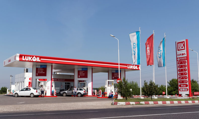 Sancţiunile SUA asupra Lukoil au efecte majore în Europa. Rezervele de benzină în Bulgaria ajung 35 de zile