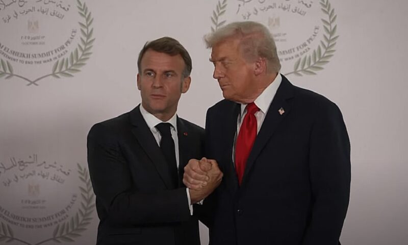 Ce i-ar fi spus, de fapt, Trump lui Macron. O strângere de mână care poate schimba istoria