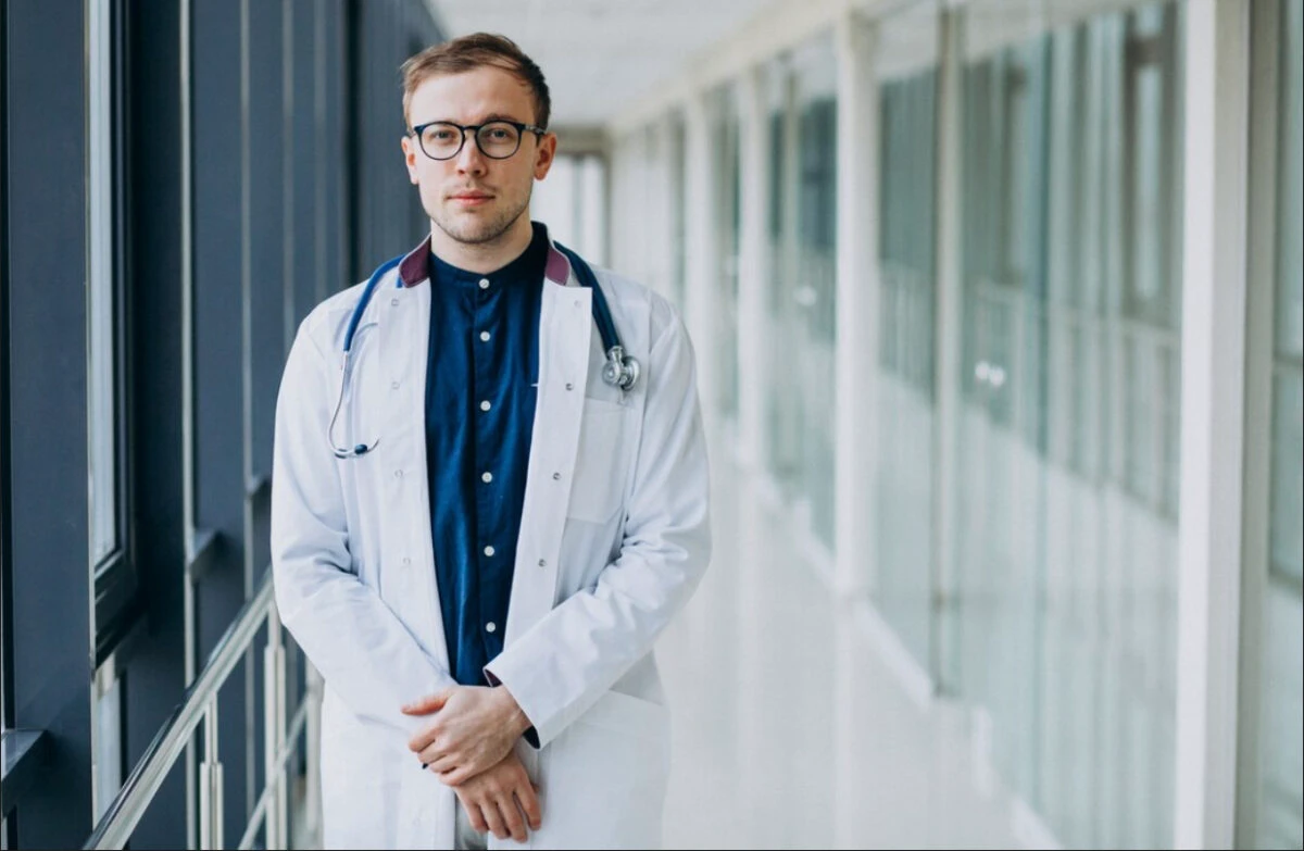 Medicii rezidenți din România, tot mai atrași de oportunitățile din străinătate. Manager de recrutare: În acest an există o cerere foarte mare