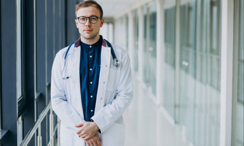 Medicii rezidenți din România, tot mai atrași de oportunitățile din străinătate. Manager de recrutare: În acest an există o cerere foarte mare