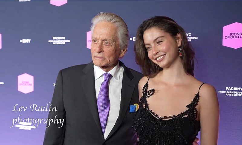 Carys Zeta Douglas, fidelă stilului mamei. Rochia vintage a lui Catherine Zeta-Jones pe covorul roșu