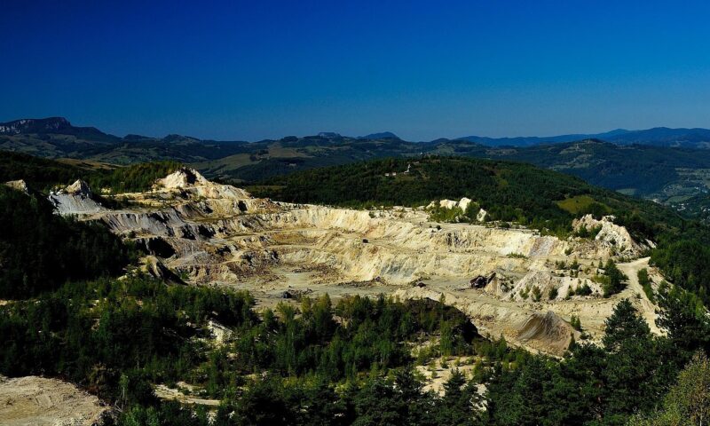 Cel puțin 32 de oameni au murit după prăbușirea unui pod improvizat într-o mină de cobalt