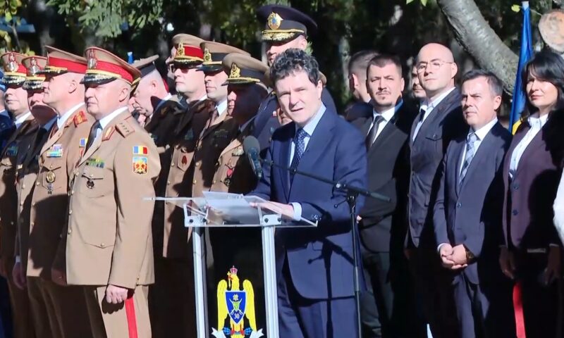 Nicușor Dan, huiduit în timpul discursului de Ziua Armatei: Îi cinstim azi pe veteranii de război