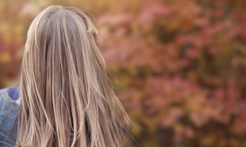 Obiceiuri la care trebuie să renunți dacă vrei un păr cu mai mult volum