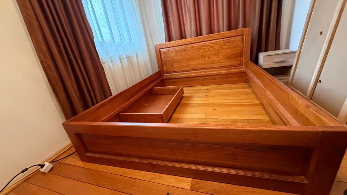 ANAF a scos la vânzare un pat de frasin. Anunțul a stârnit un val de ironii