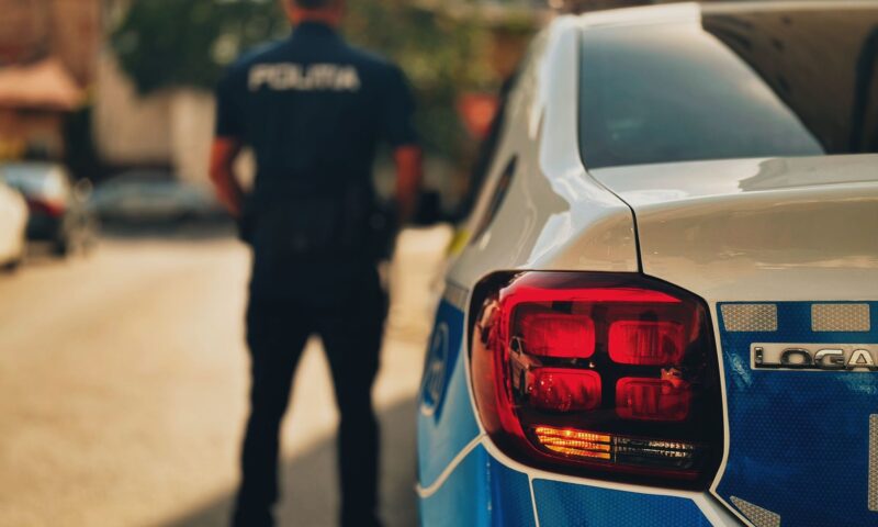 Anchetă în Olt după o plângere falsă de hărțuire. O tânără a creat conturi pe rețelele sociale pentru a-și trimite amenințări și a reclama un profesor