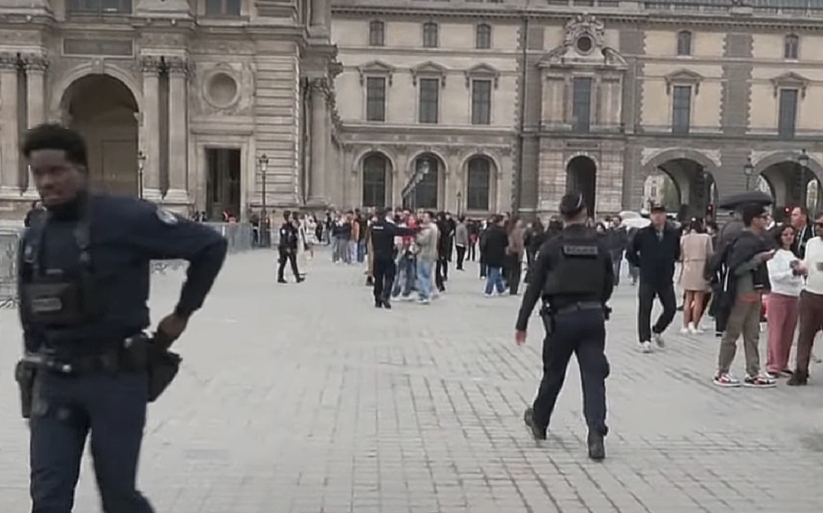 Autoritățile franceze confirmă primele arestări în cazul furtului de la Luvru