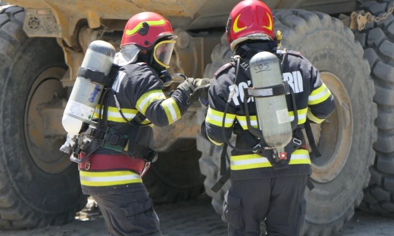 O conductă de gaze subterană a fost spartă în Băile Olănești. Peste 30 de persoane, evacuate