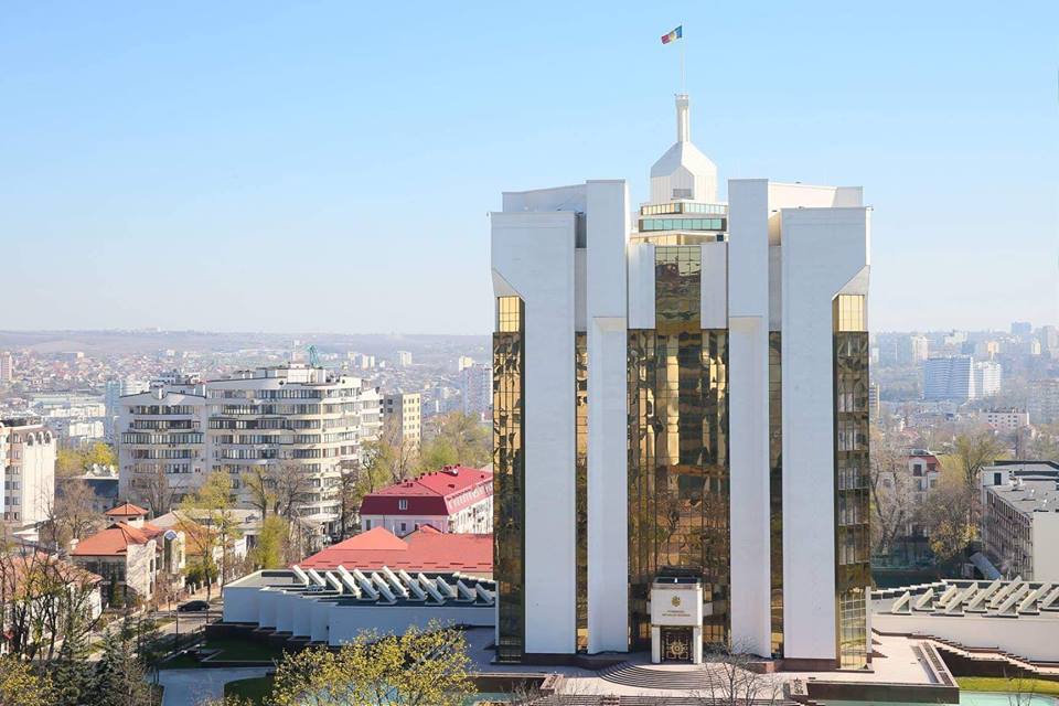 Maia Sandu inițiază negocieri parlamentare pentru desemnarea premierului și formarea noului cabinet