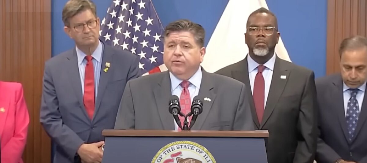 Guvernatorul din Illinois, acuzat de minciuni. DHS dezvăluie lista care „demontează” afirmațiile acestuia