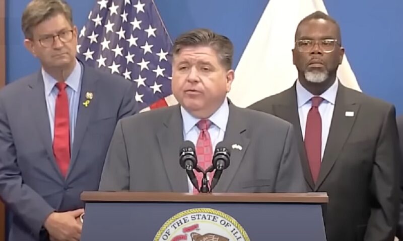 Guvernatorul din Illinois, acuzat de minciuni. DHS dezvăluie lista care „demontează” afirmațiile acestuia