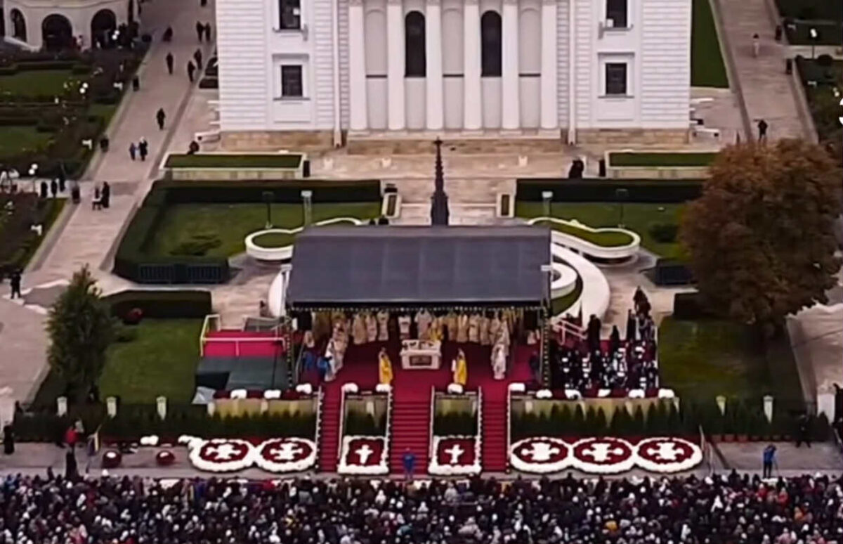 Moment aparte la Catedrala Mitropolitană din Iași. Moaștele Sfântului Grigorie Palama, așezate lângă racla Sfintei Parascheva