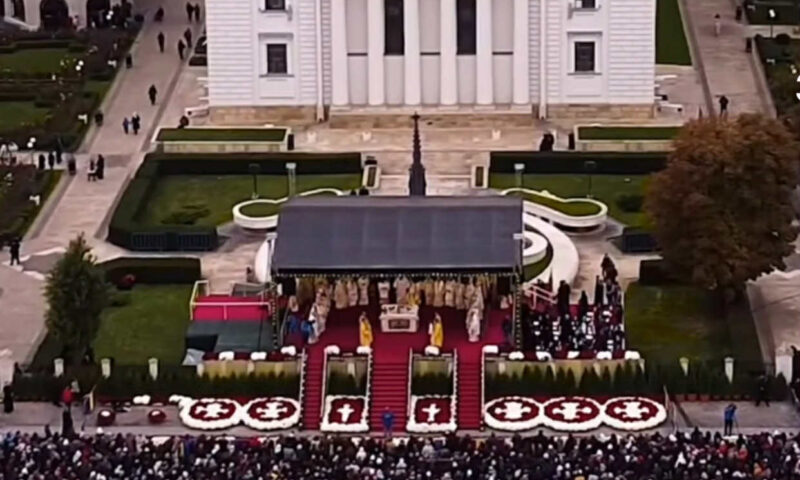 Moment aparte la Catedrala Mitropolitană din Iași. Moaștele Sfântului Grigorie Palama, așezate lângă racla Sfintei Parascheva