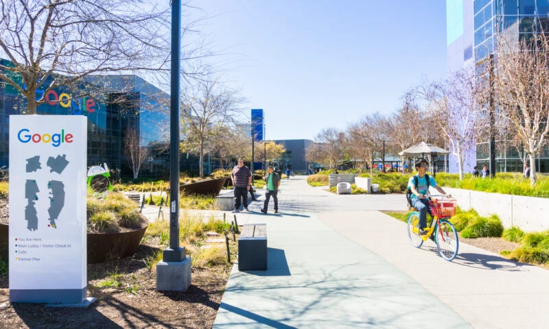 Sexpionajul în era digitală. Escrocheriile romantice care fură secrete tehnologice