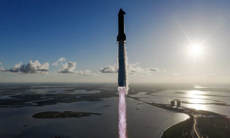 Succes pentru SpaceX. Starship a trecut testul zborului și al aterizării controlate