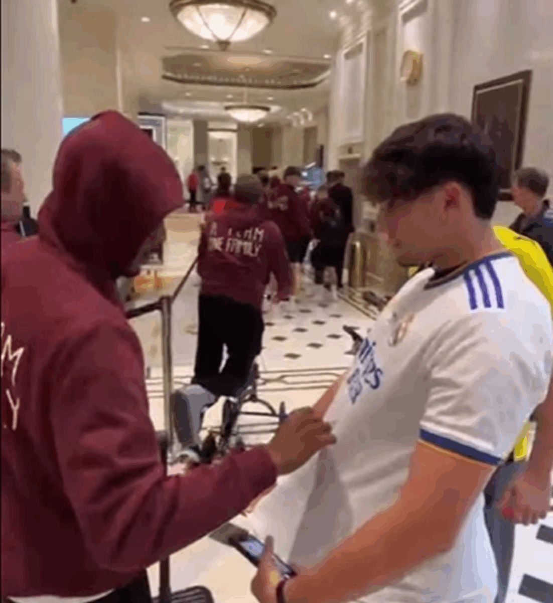 Presa austriacă, despre un moment petrecut la hotelul jucătorilor înaintea meciului cu România: Răbdarea lor a fost răsplătită