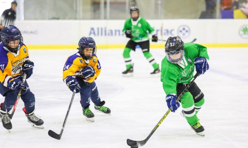 Peste 500 de copii au adus bucuria și spectacolul hocheiului pe gheața Patinoarului Allianz-Țiriac Arena la turneul Țiriac Trophy