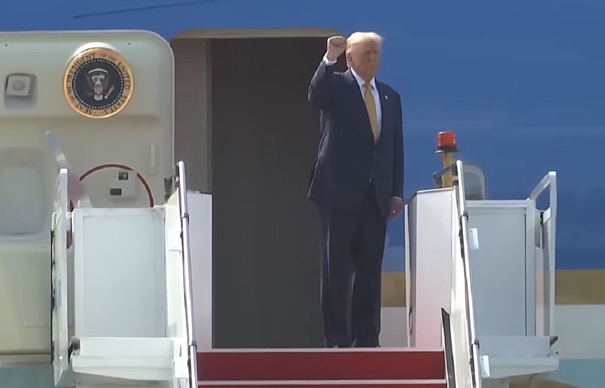 SUA și Japonia strâng legăturile de securitate și economie. Trump a plecat spre Tokyo