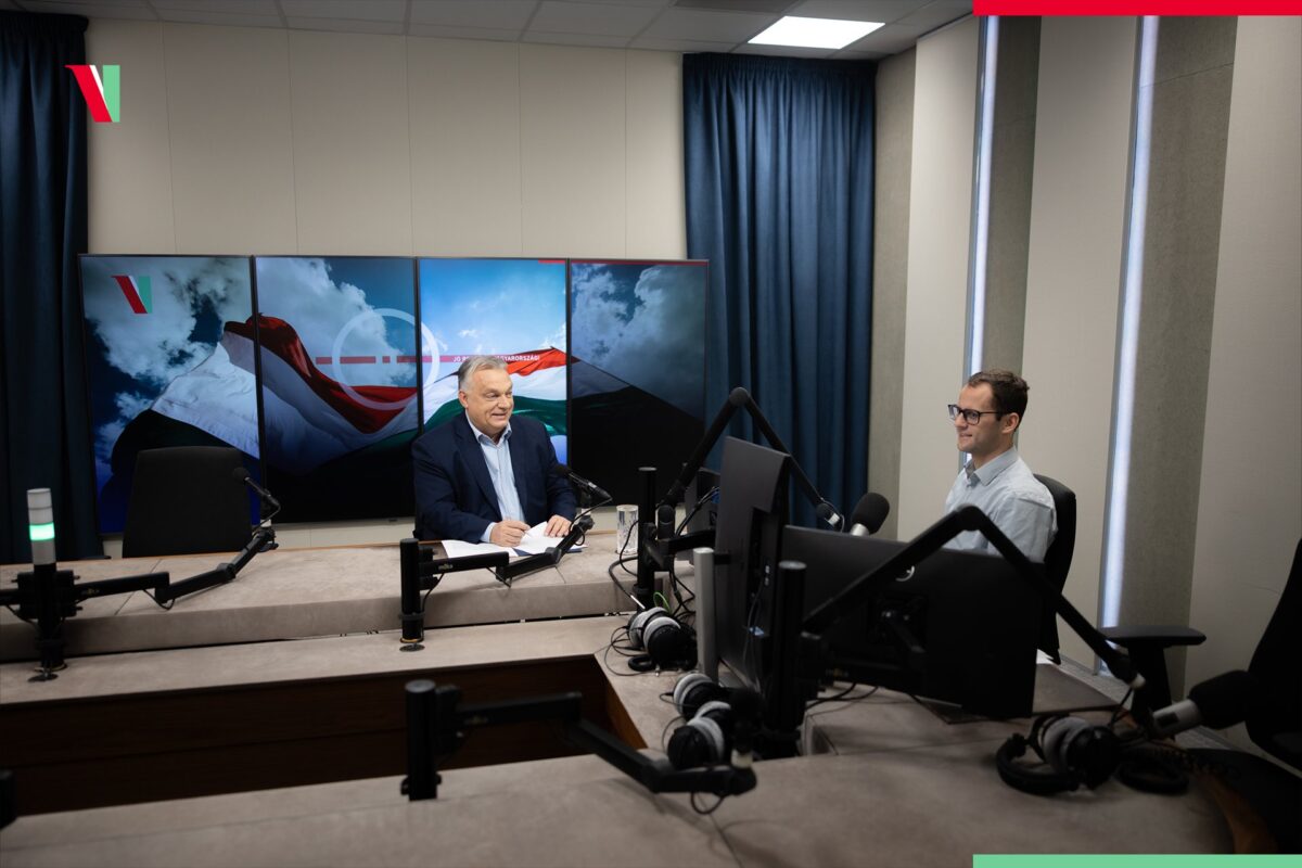 Un grup media apropiat de Viktor Orban preia controlul asupra principalului tabloid din Ungaria