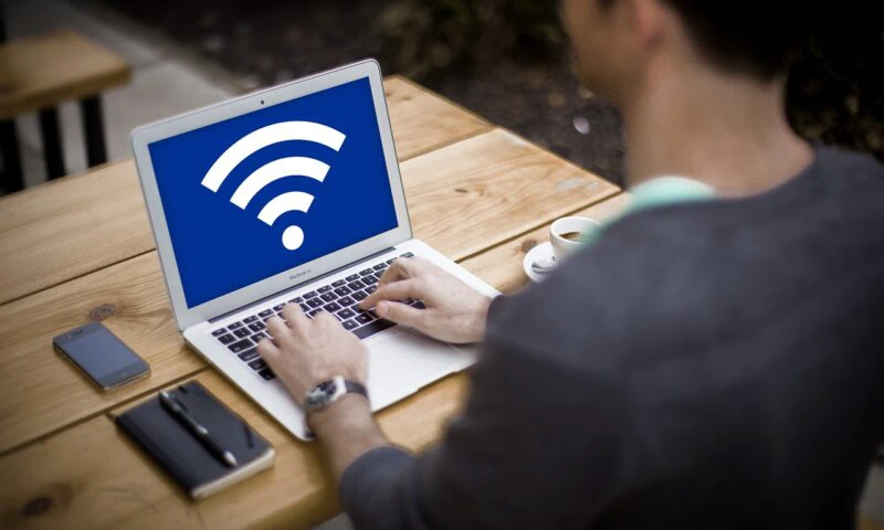Aparatul din casă care-ți încetinește conexiunea WiFi