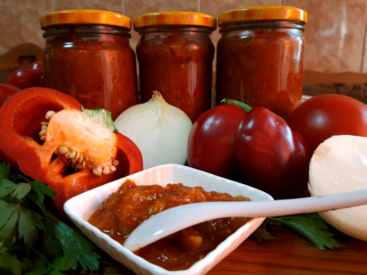 Zacusca de iarnă. Cum să eviți fermentarea și mucegaiul în borcane