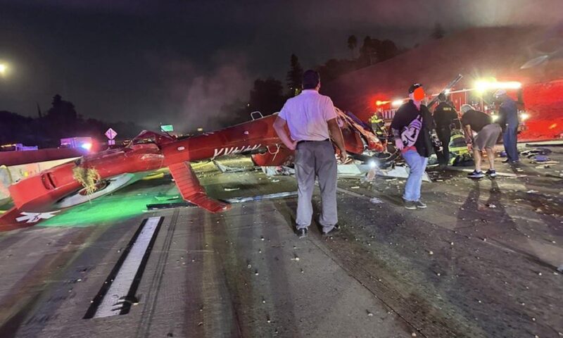 Un elicopter medical s-a prăbușit pe o autostradă din SUA. Trei persoane sunt în stare critică