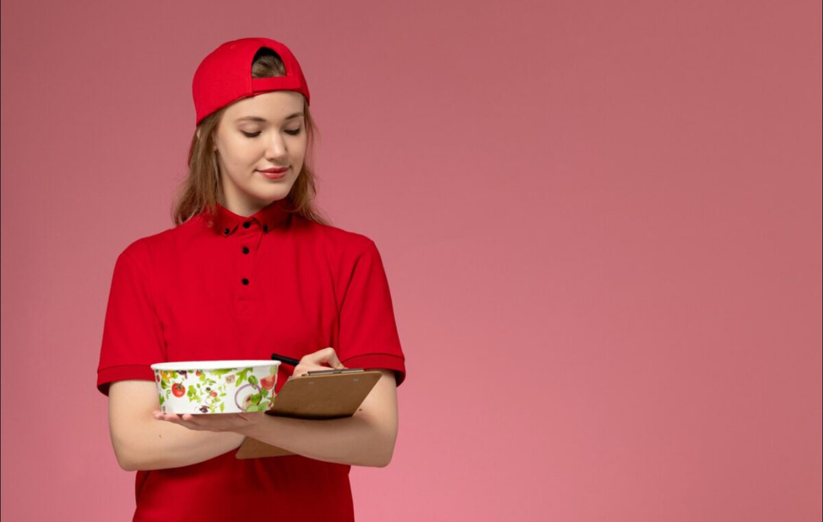 Ce salarii se câștigă în industria fast-food din România. Studenții, cei mai atrași de domeniu