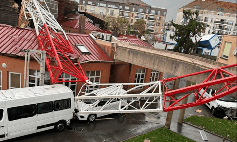 Tornadă lângă Paris. Macarele prăbușite și victime omenești