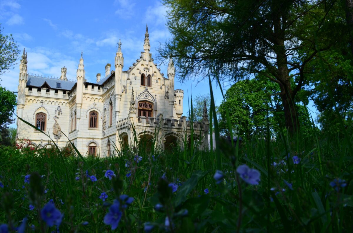 Fantoma doamnei Ruxandra. Legenda Palatului Sturdza de la Miclăușeni, castelul blestemat al Moldovei