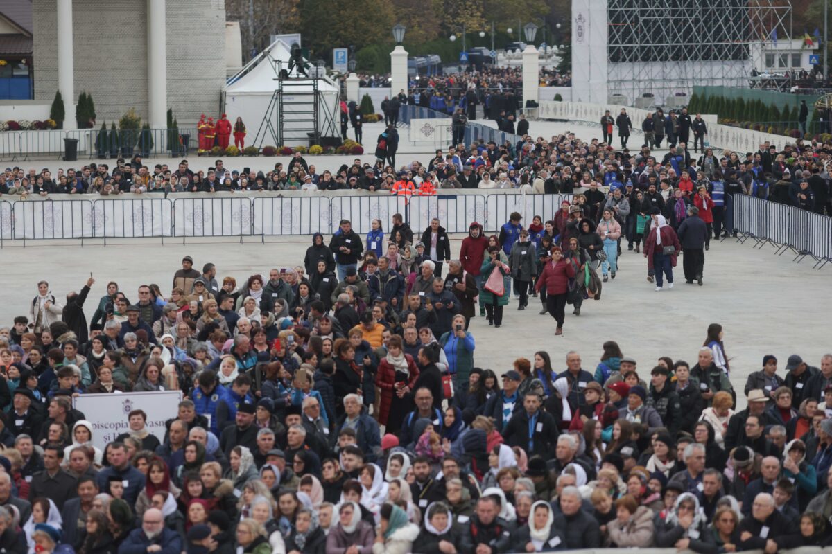 Bărbatul prins cu materiale legionare la Catedrala Națională, apropiat de partidul lui Șoșoacă și fost candidat AUR