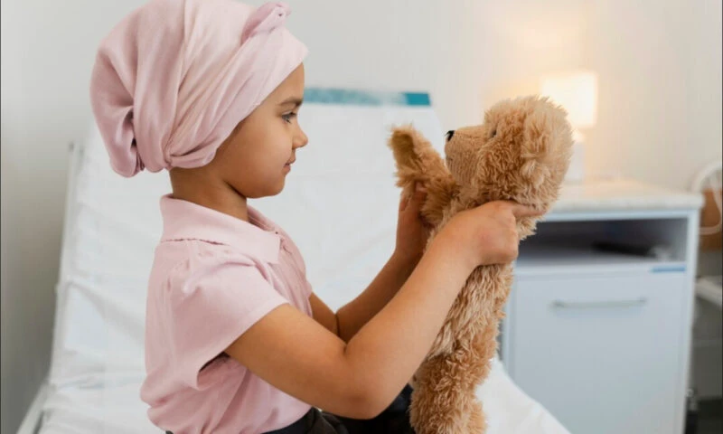 Un preot din Cluj, model de generozitate. A ales să își doneze moștenirea de familie pentru a-i ajuta pe copiii bolnavi incurabil