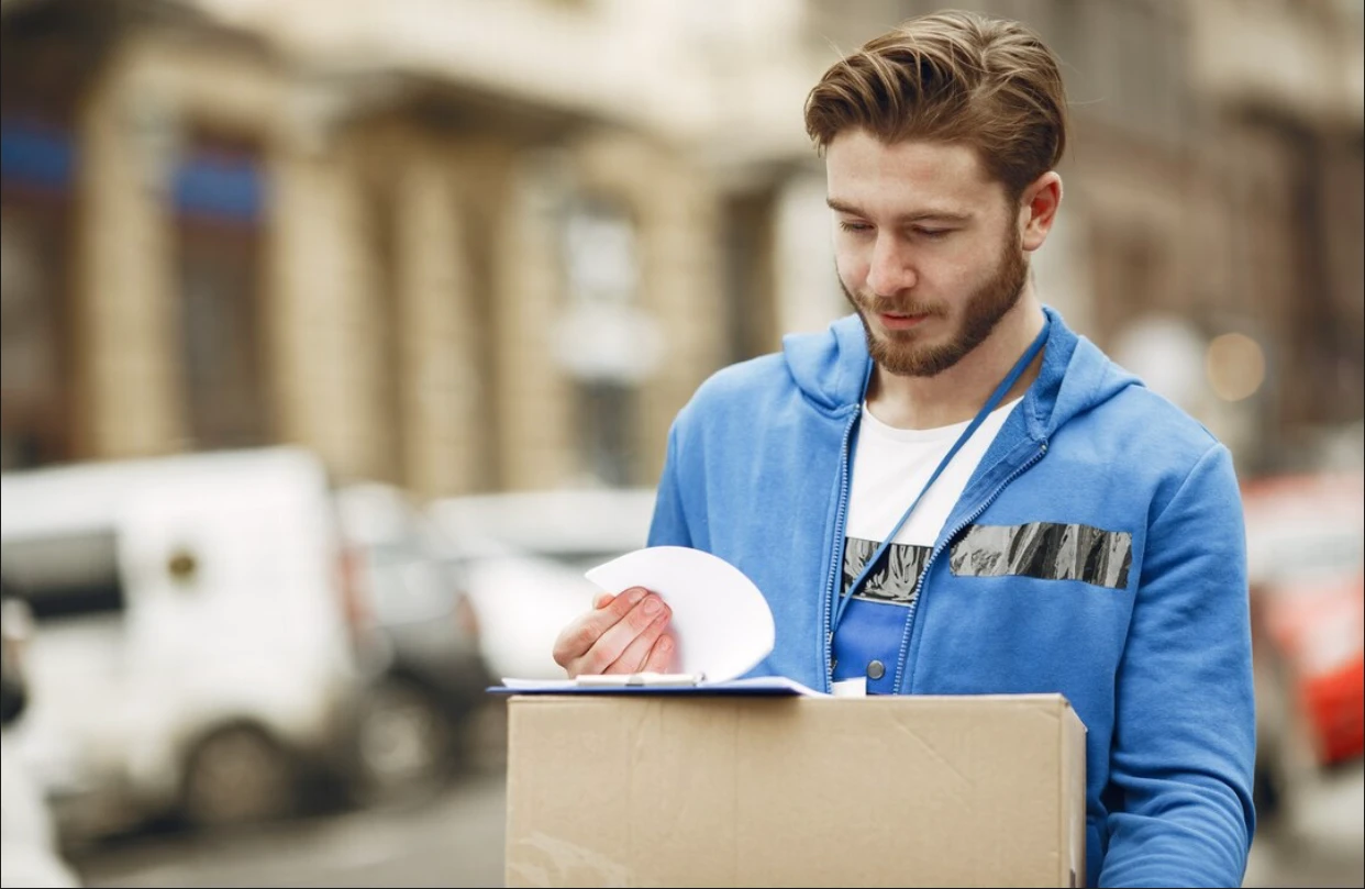 România, între cash la card. Cum schimbă obiceiurile de plată